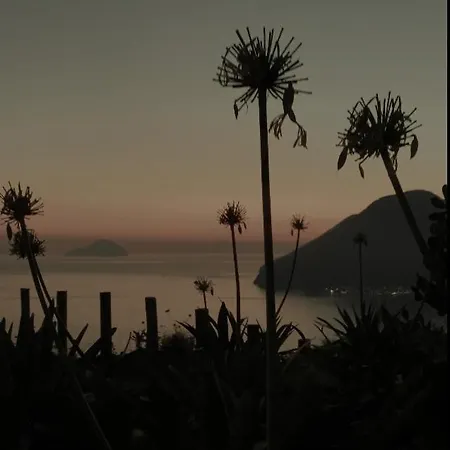 Terra E Mare Casa Eoliana 公寓 *